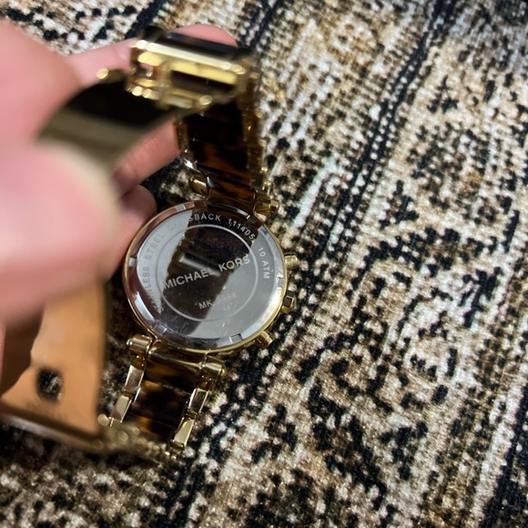 Michael Kors Parker Tortoise Watch - Picture 6 of 6